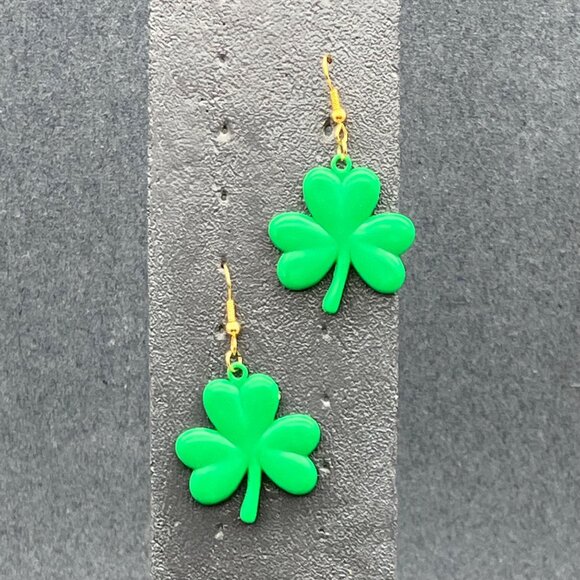 Russ St Patricks Day Irish Earrings 1.25 In Dangle Green Lucky Shamrock Clover - Picture 1 of 5
